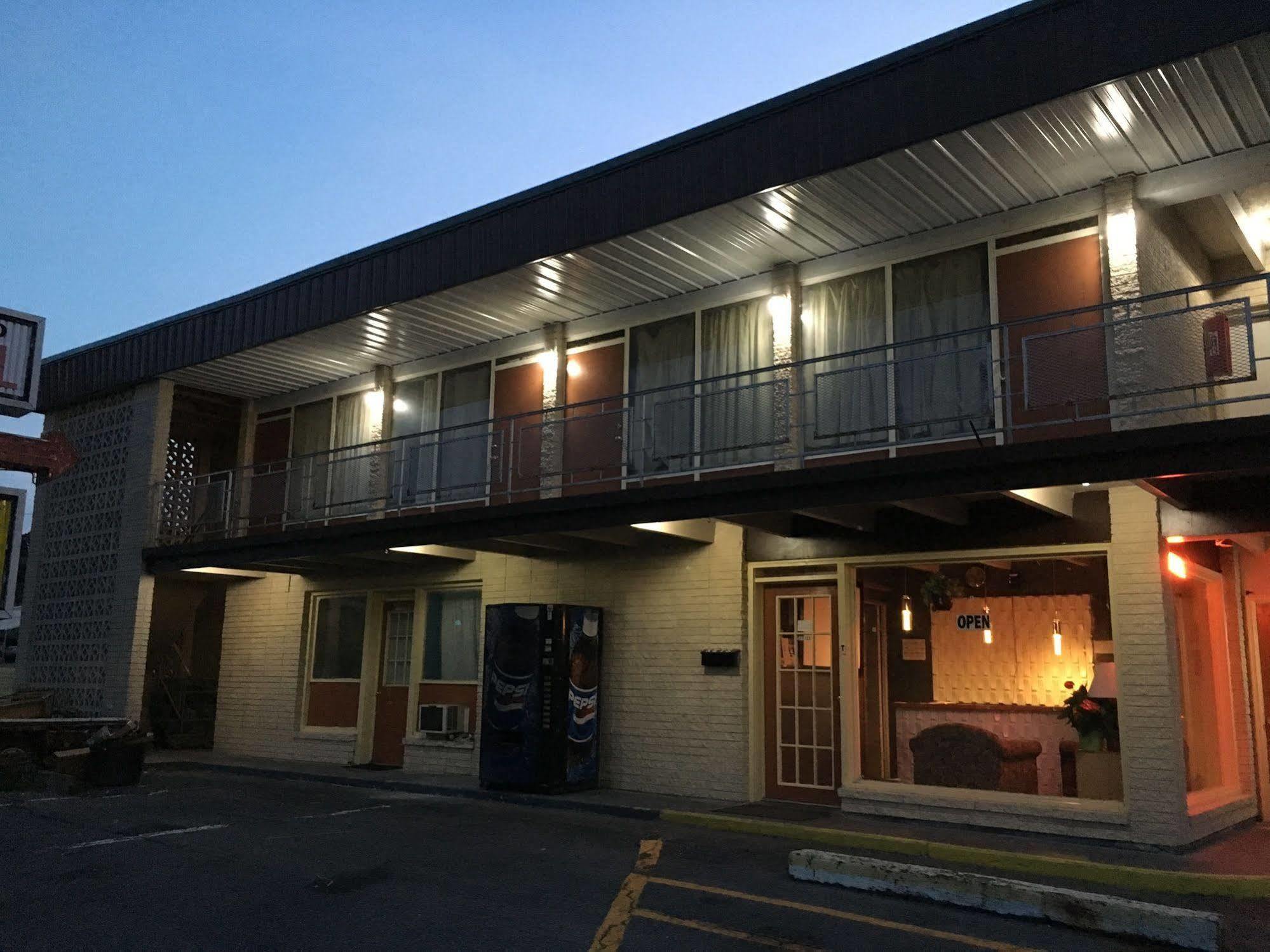 Sonrise Inn Lincoln Hwy By Oyo Breezewood Zewnętrze zdjęcie